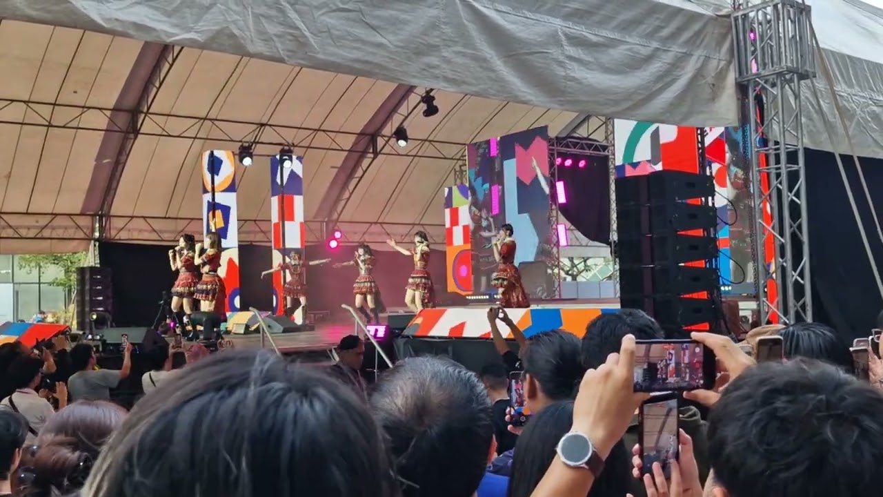 AKB48 - Koisuru Fortune Cookie @ JAPAN EXPO THAILAND 2026 l Central World