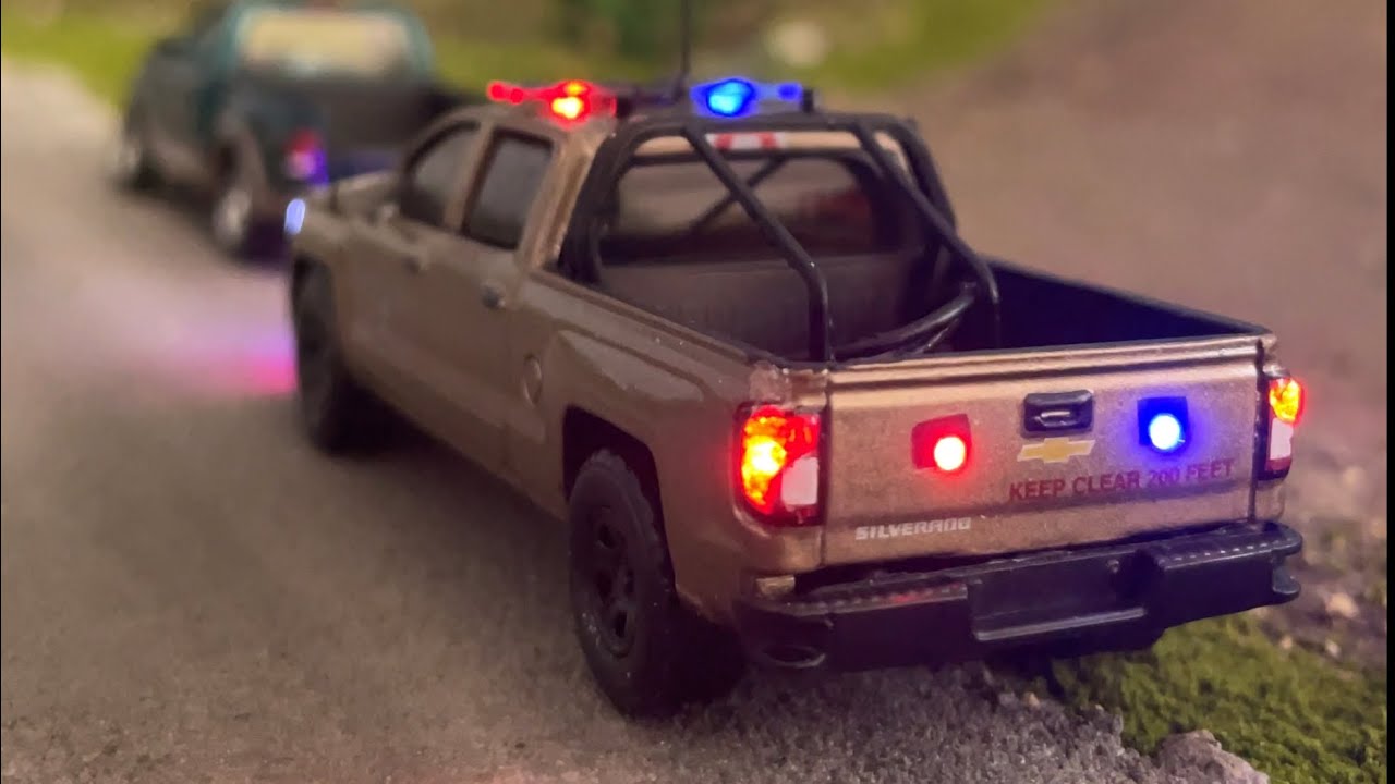 1:64 Custom Warden Truck with Lights Traffic stop 