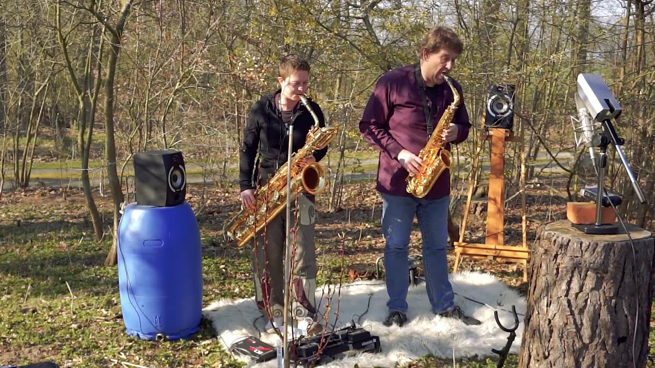 Nigel Hitchcock and Tini Thomsen play in springtime 2020