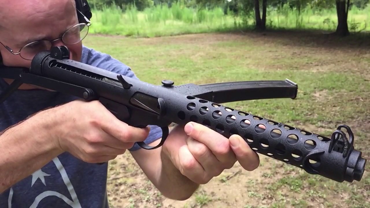 Shooting the L2A3 Sterling submachine gun!