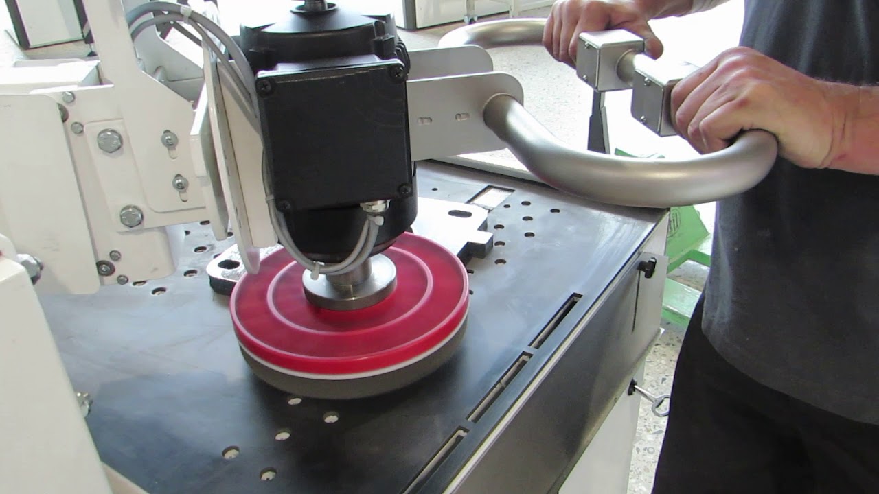 Gratowanie ręczne na stole TopGrinder Q-fin