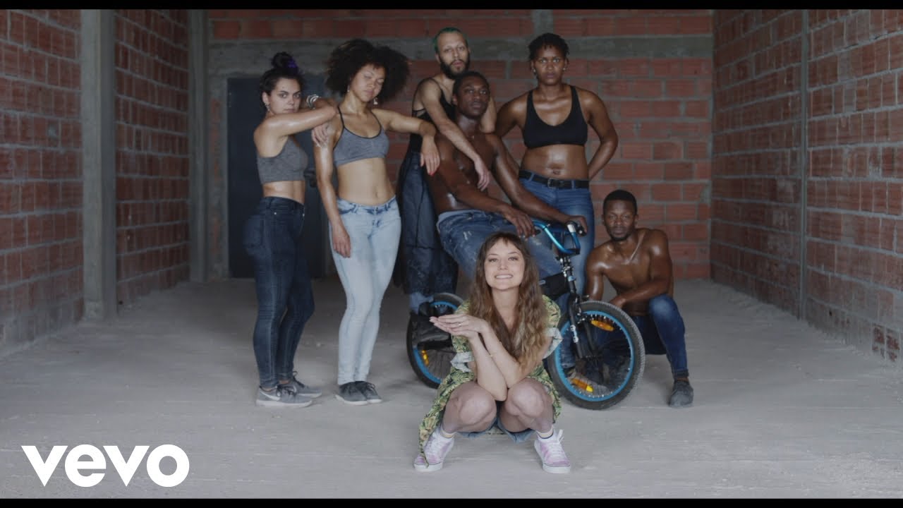 Mallu Magalhães - Você Não Presta (Videoclipe)