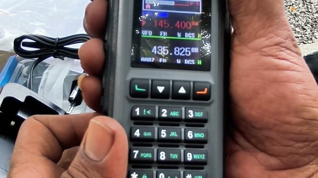 MOTOROLA P8260 REVIEW: The $80, 50-WATT Handheld HT! (19800mAh Battery & 50KM Range Claim)