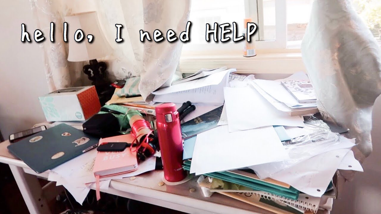 deep cleaning my desk for the first time in 2 years *gotta admit it's pretty satisfying*