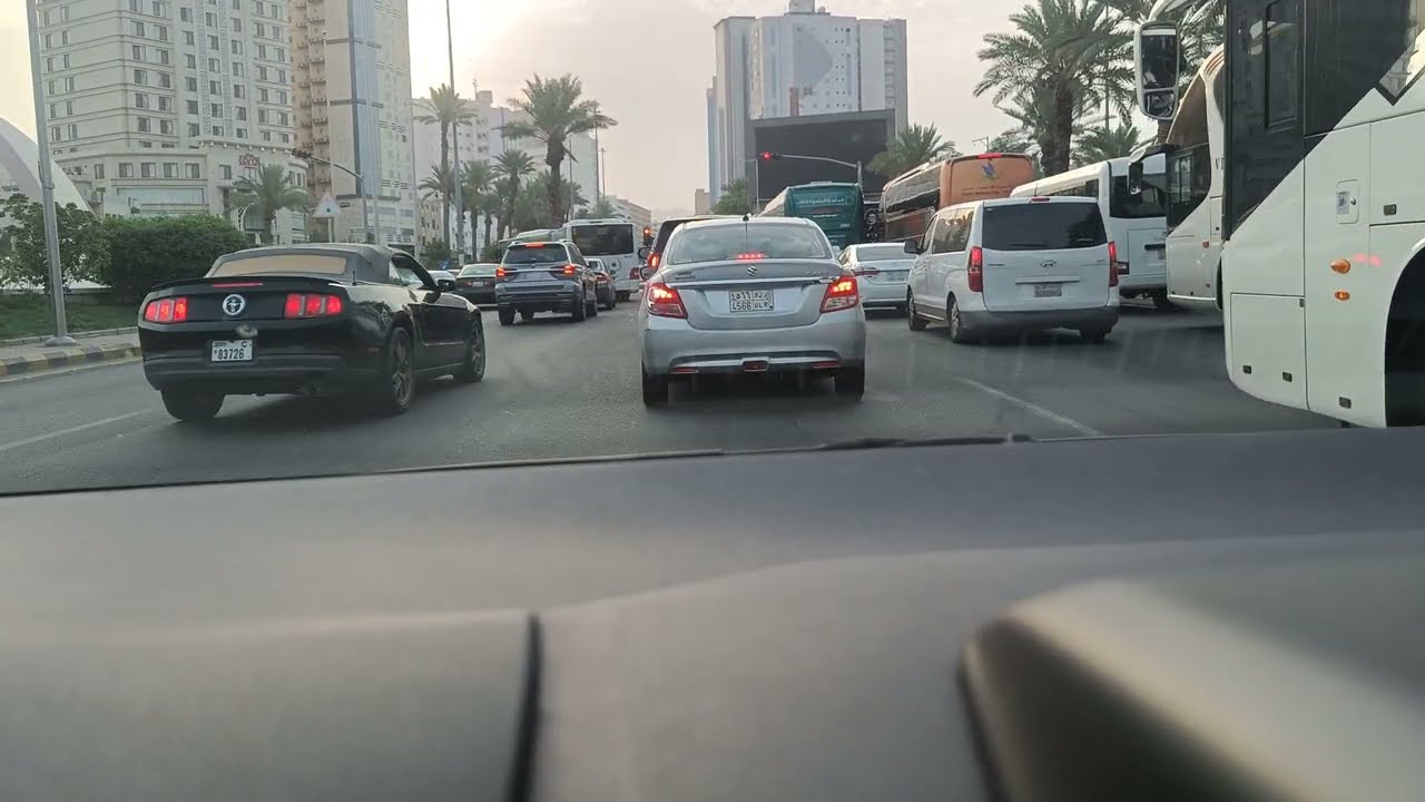 “Morning Drive from Jeddah to Makkah Road | Relaxing 10-Minute Highway Video 🚗🇸🇦