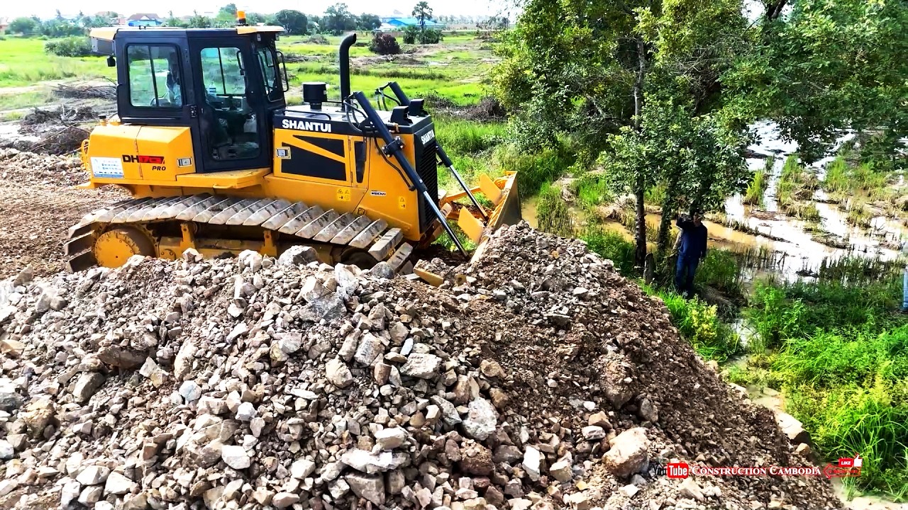Amazing Work Stonefill Corner Completed! Skilled Shantui Dozer Pushing Soil With Hyundai Dump Trucks