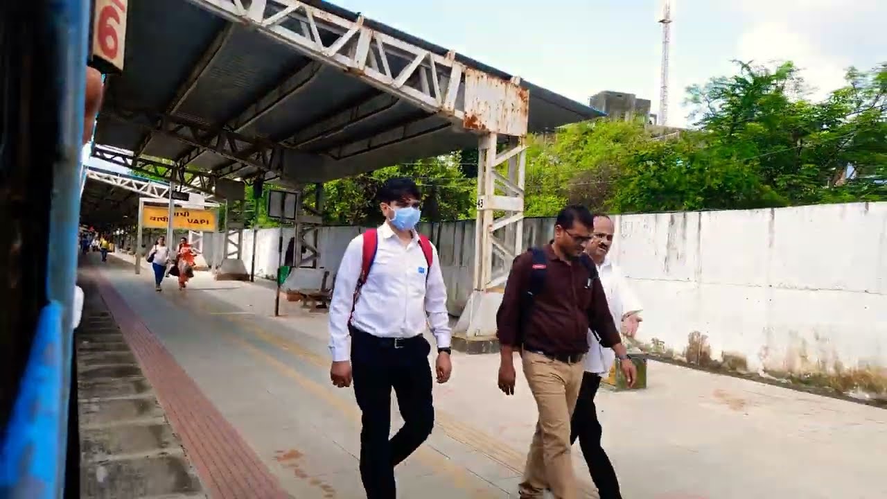 Vapi station announcment || 12935 BDTS-Surat Intercity exp