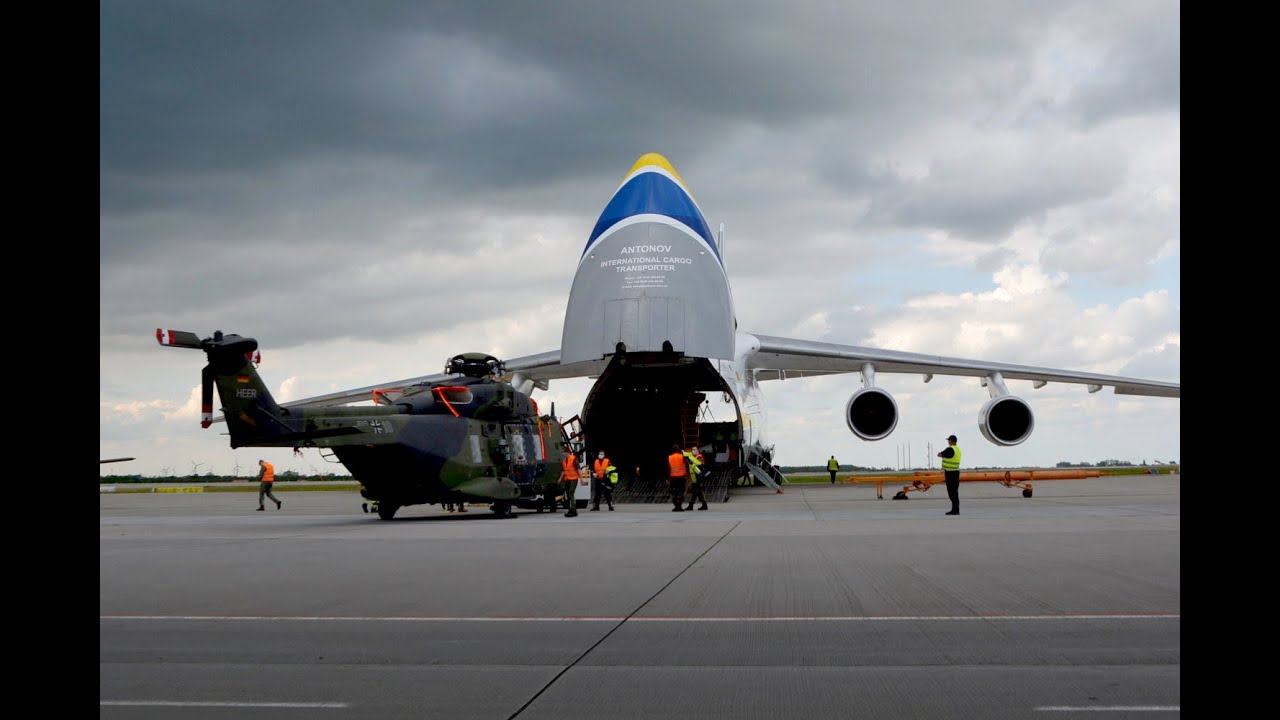 Antonov 124 AN-124 liefert 2 NH 90 Hubschrauber