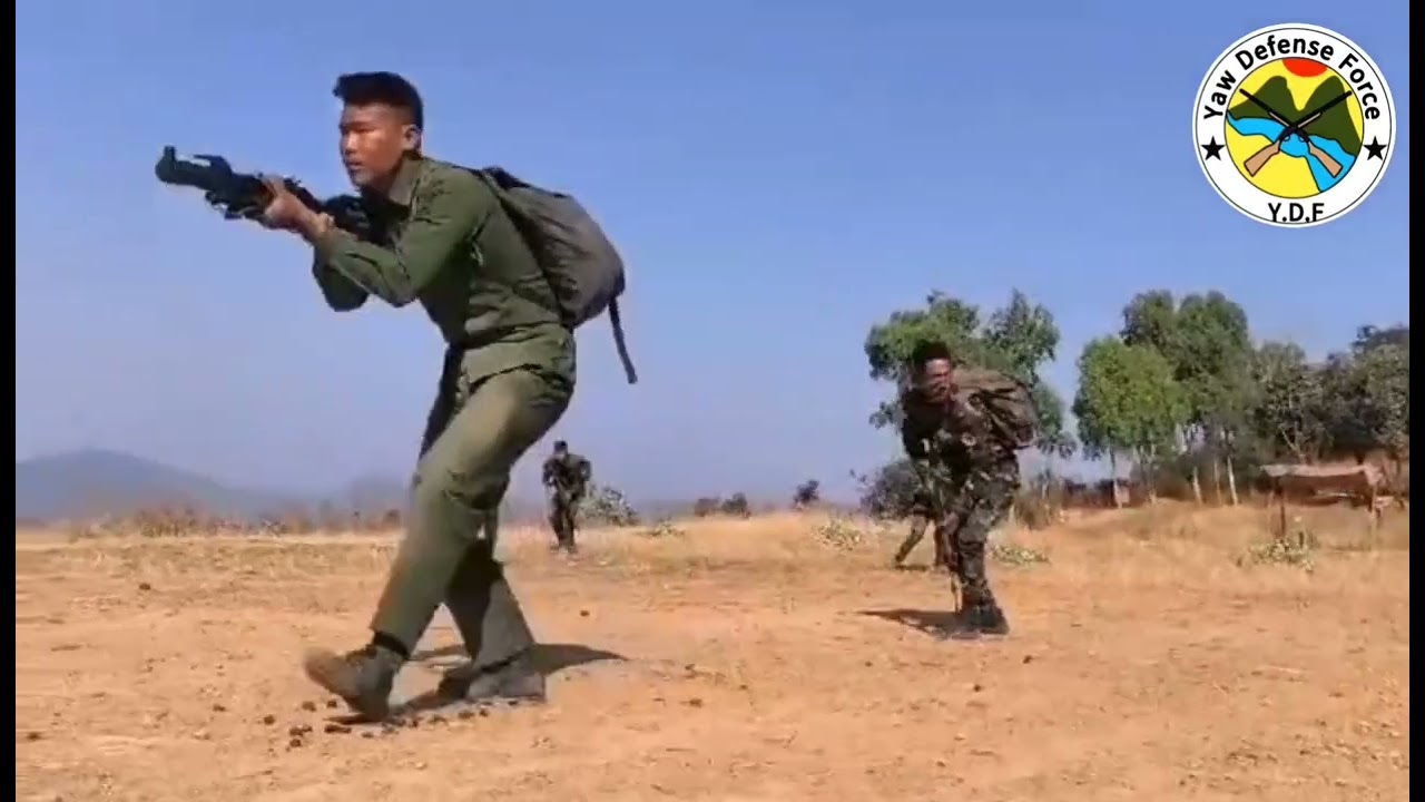 စစ်ရေး လေ့ကျင့်နေကြသော YDF စစ်သည်တော်များ