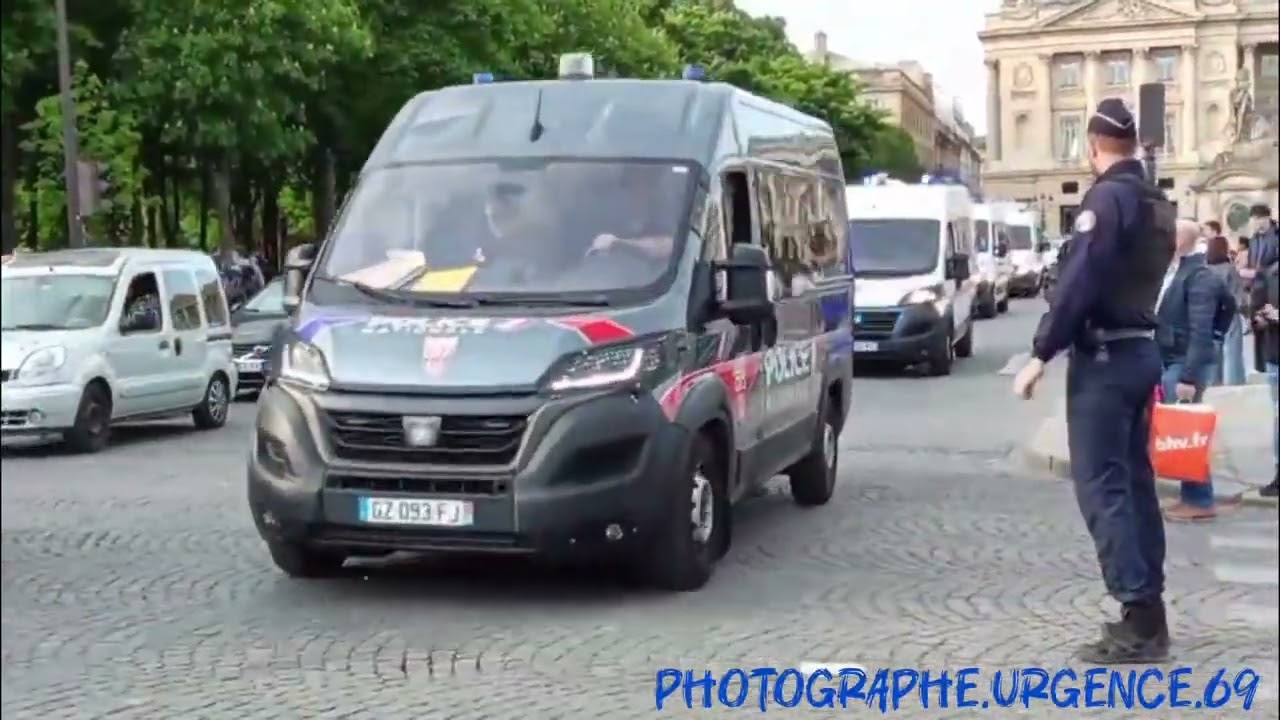 POLICE NATIONALE CRS  - PASSAGE D'UN CONVOI DE CRS A LA CONCORDE PENDANT LA CÉRÉMONIE DU 8 MAI 