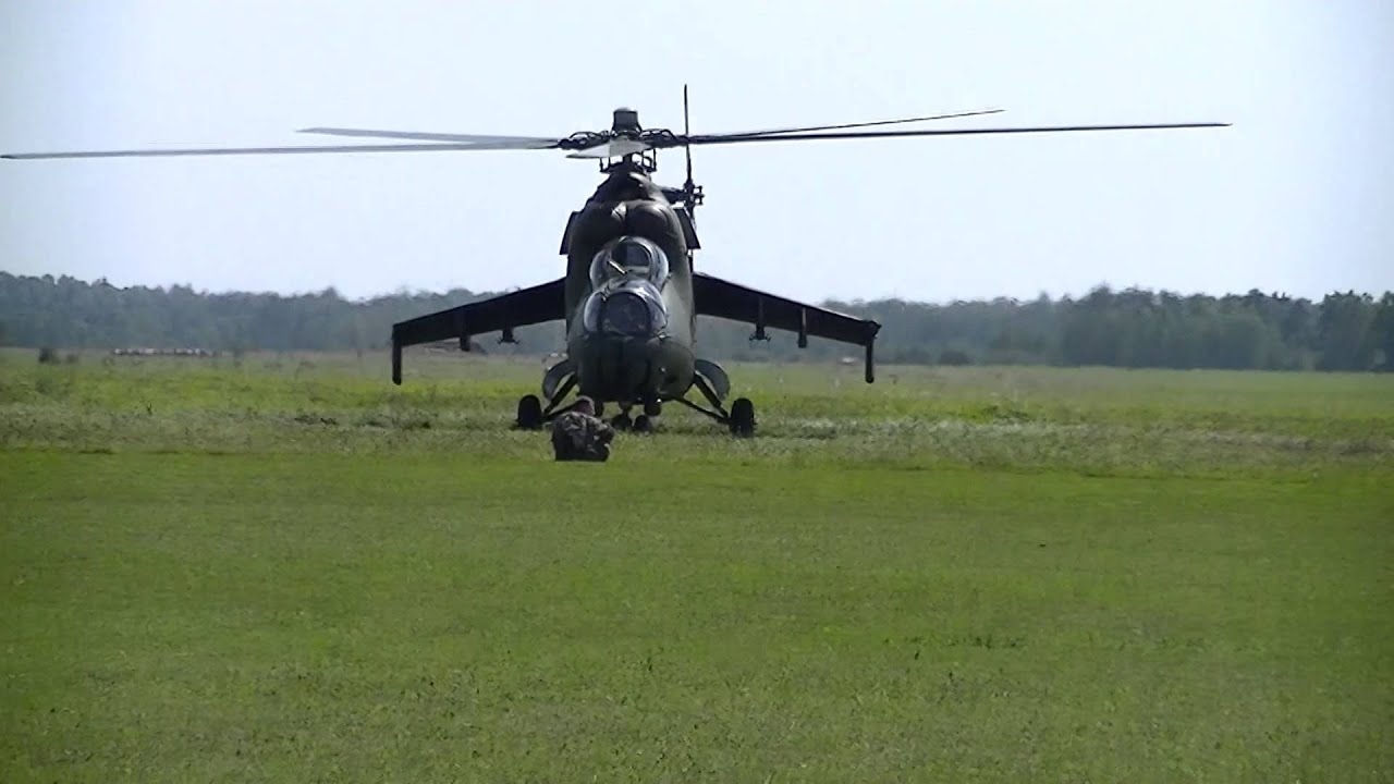 Mazury Air Show Rozruch i start śmigłowca Mi 24. Cześć statyczna na lotnisku Kętrzyn Wilamowo