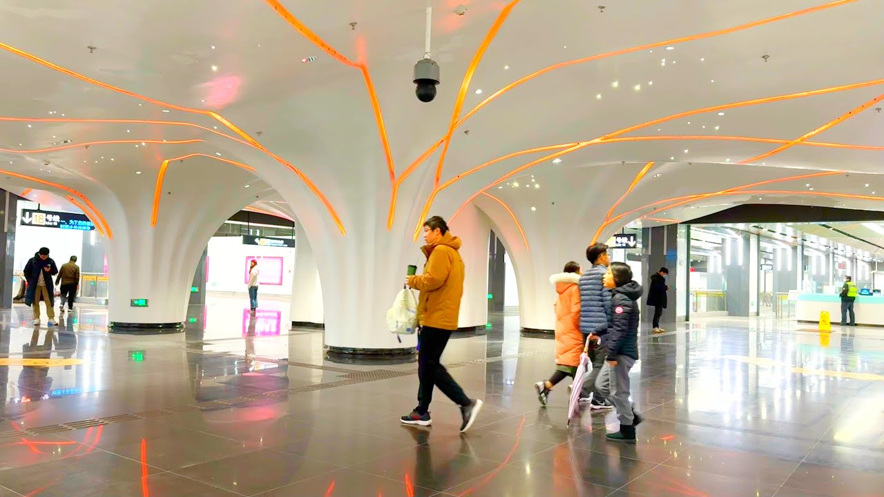 Китайское метро - ЛУЧШЕЕ в мире / красивая станция метро в Шанхае с ярким деревом.