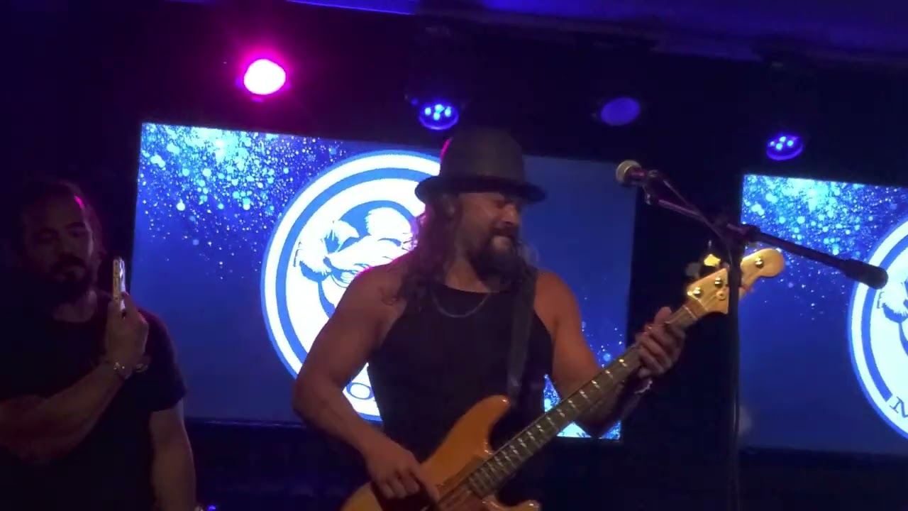Jason Momoa & Oof-Tatata at Moani's in Waikiki.