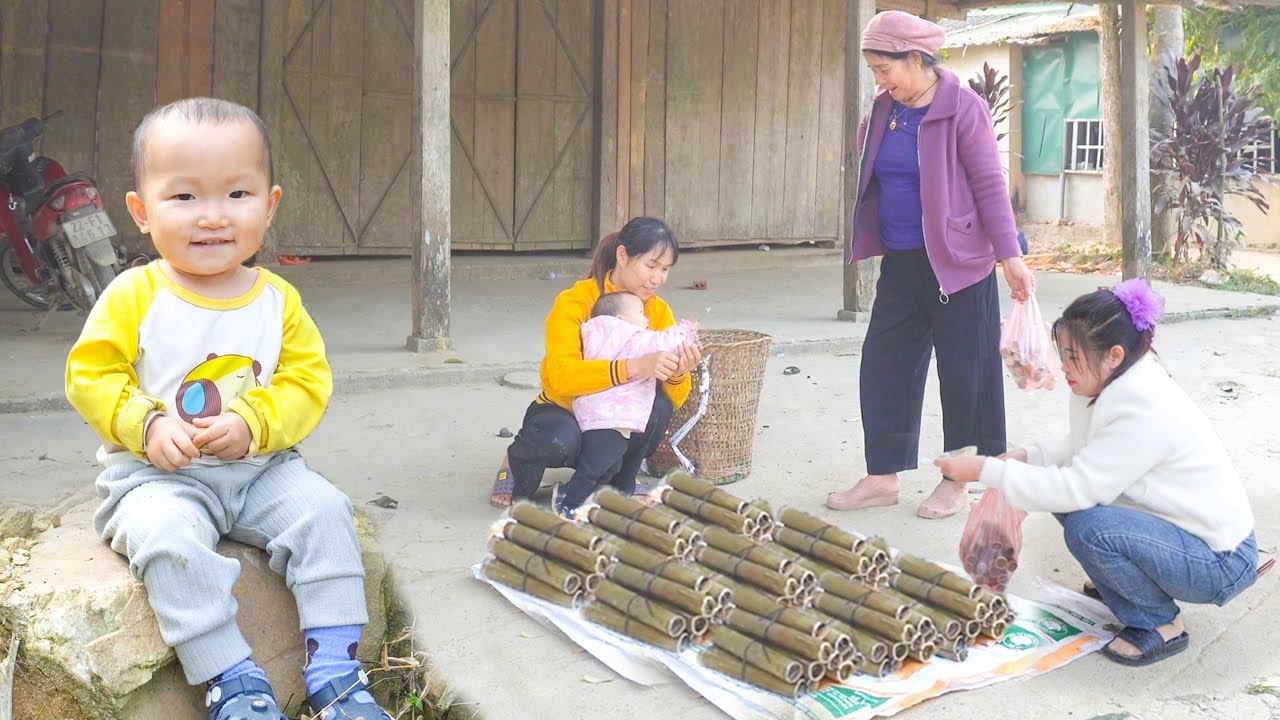 Single Mother Tries Every Day For Her Little Daughter - Cooking Sticky Rice In Bamboo Tubes To Sell