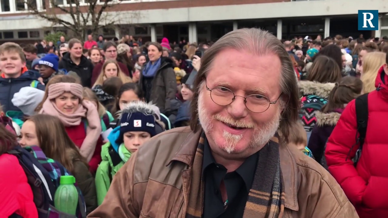 Wörth: Schüler verabschieden Musiklehrer Knut Maurer mit Ständchen