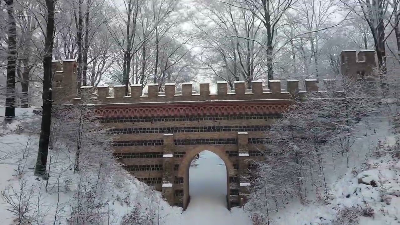 Park Mużakowski zimą 