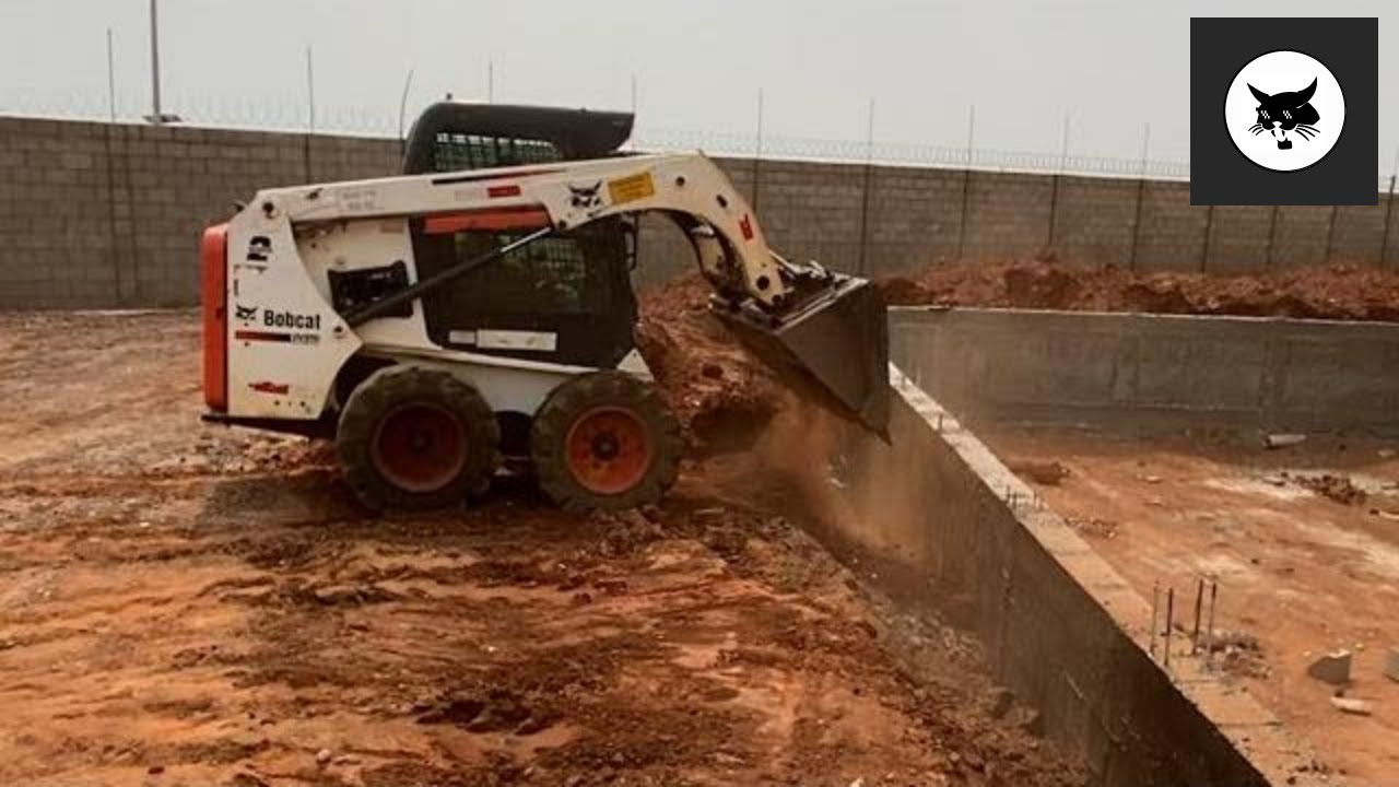 Bobcat Trabalhando Em Obra