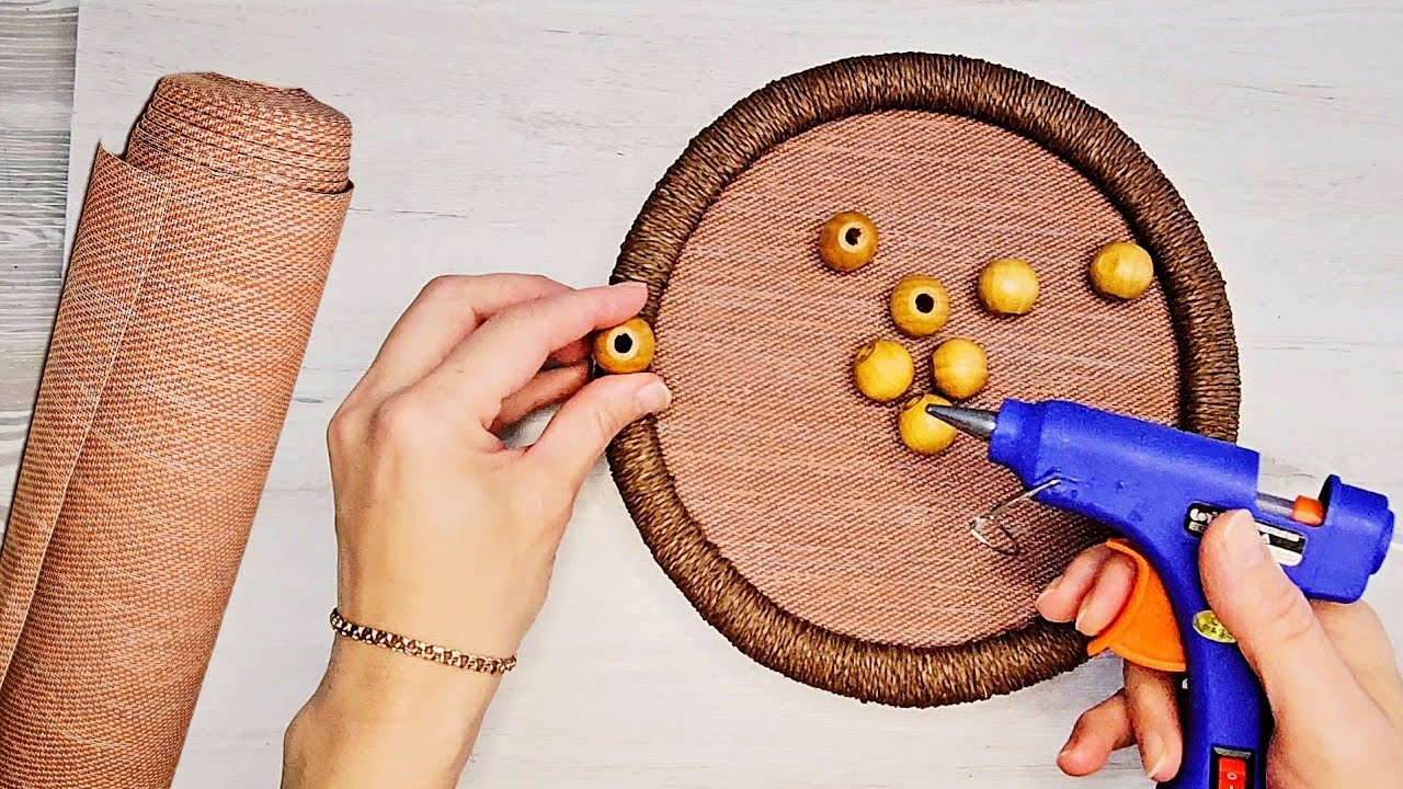 Perfect DIY idea with wallpaper and wooden beads!