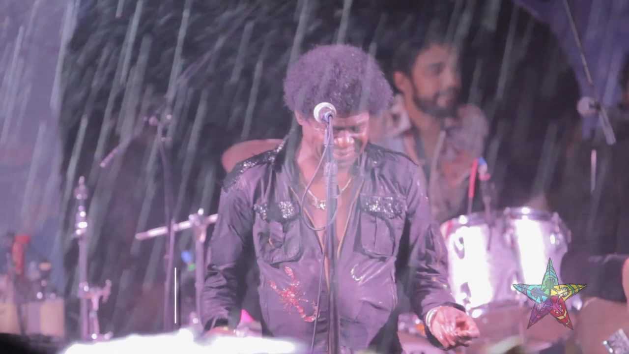 Charles Bradley & His Extraordinaires- The World (OFFICIAL UTOPiAfest 2012)