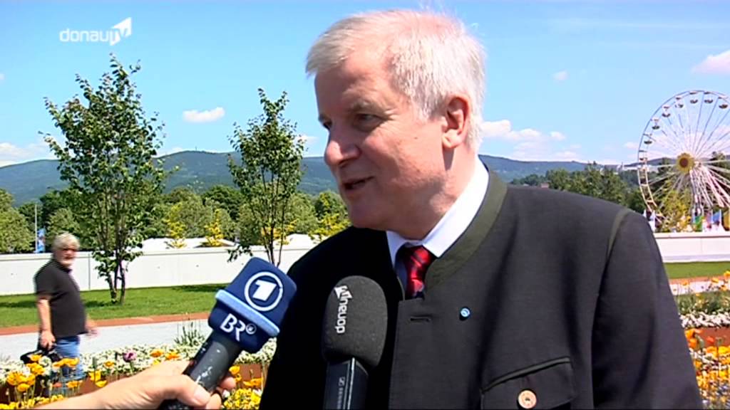 Ministerpräsident Horst Seehofer zu Besuch auf der Donaugartenschau in Deggendorf