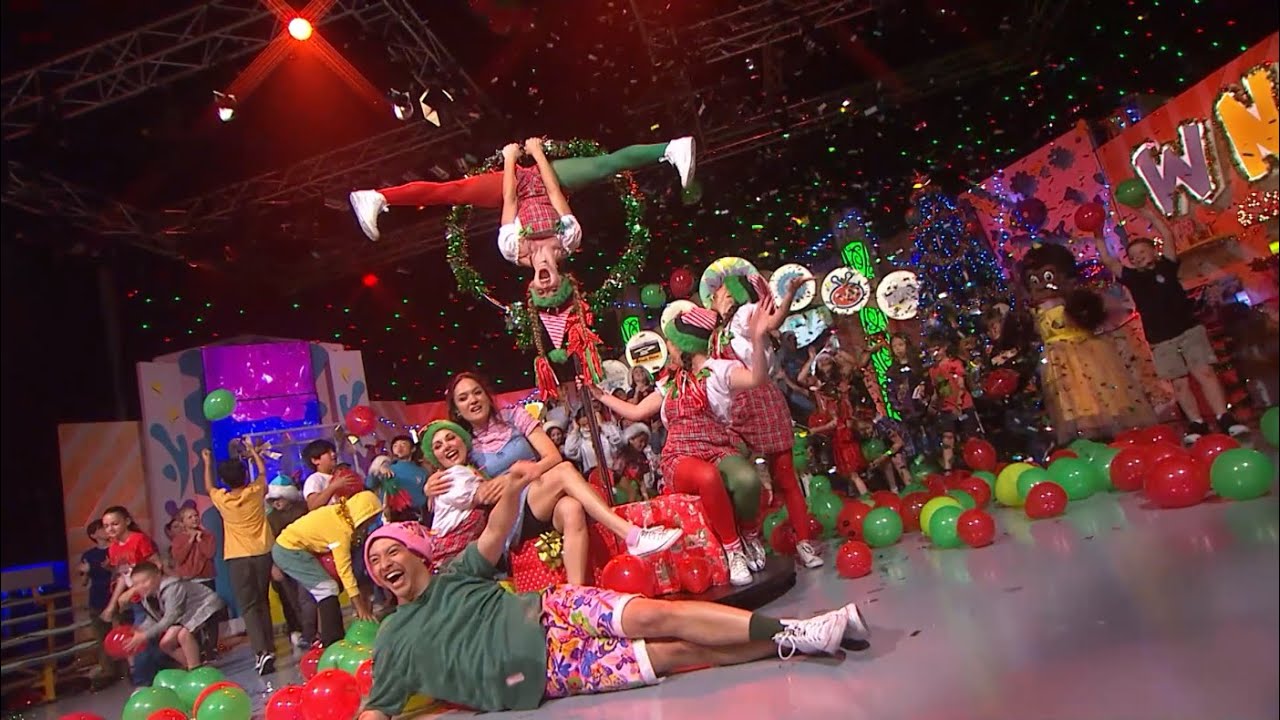 Epic Entertainment Christmas Performance! | Live on What Now