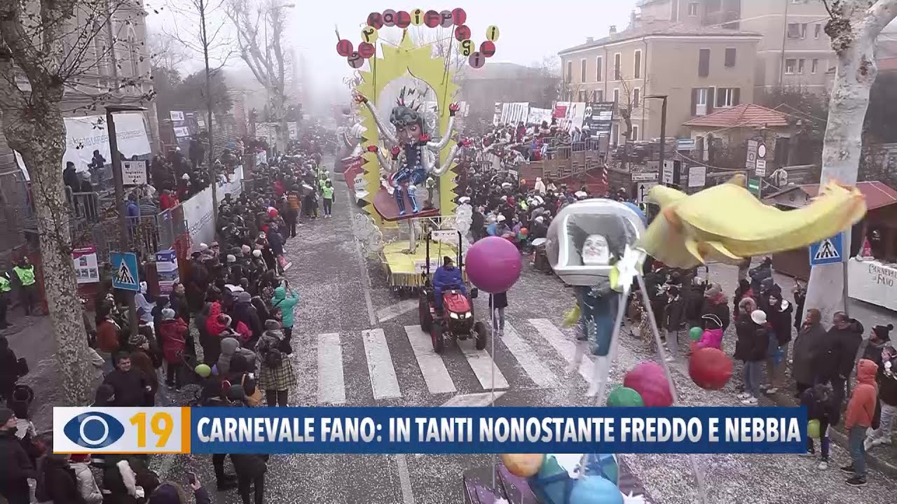 Carnevale Fano 2024: in tanti alla prima sfilata nonostante nebbia e freddo
