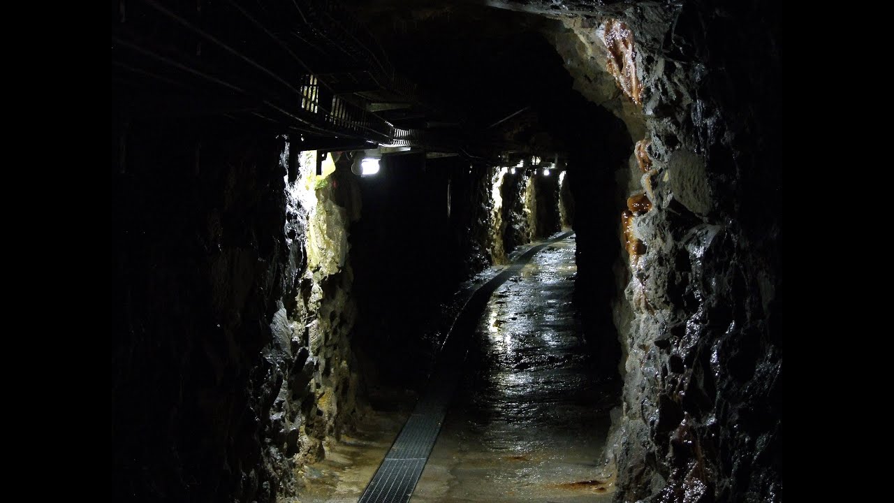 Alter Stollen in der Edersee-Sperrmauer