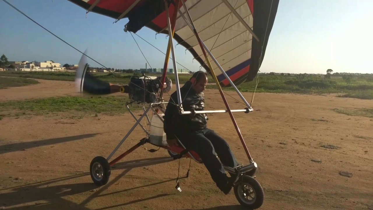 Mayke inaugurando o mini trike com motor Rotax 503