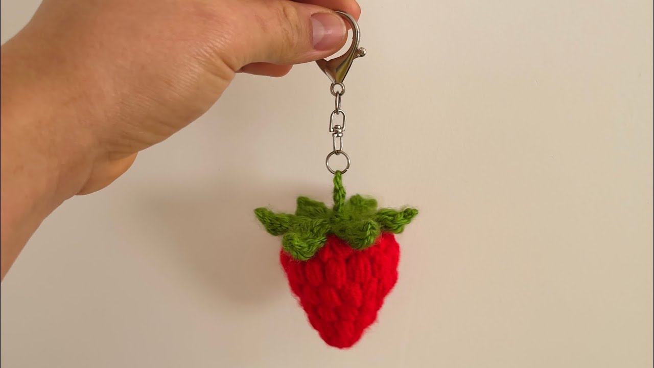Crochet strawberry ถักพวงกุญแจ สตอเบอรี่ ถักไหมพรม