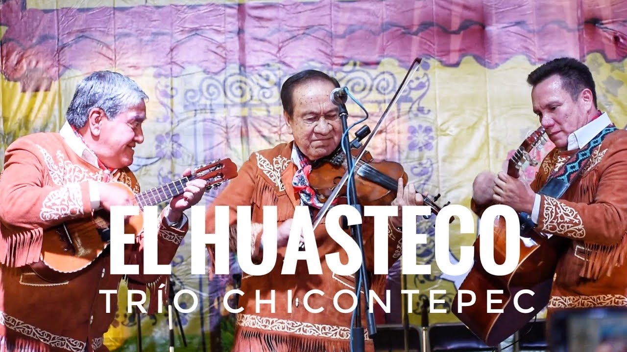 El Trio Chicontepec toca 