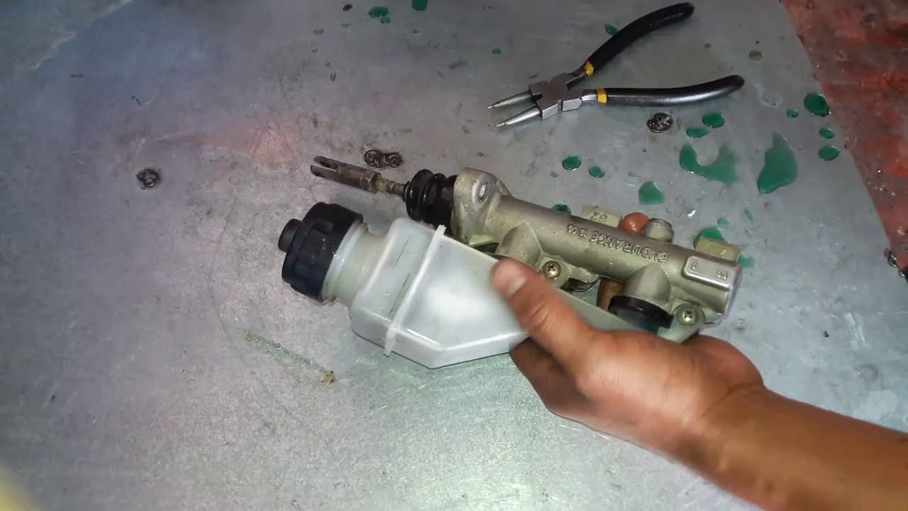 cambiando jebes de bomba master de freno TORITO BAJAJ completo
