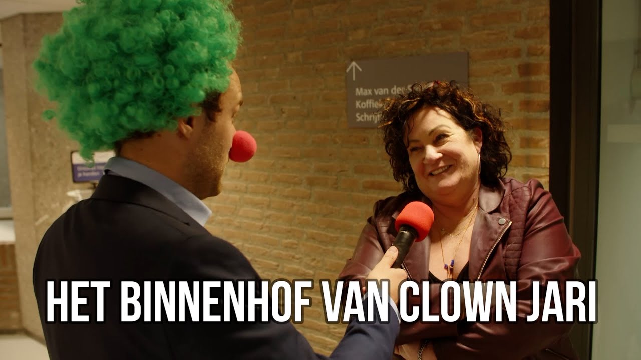 Het Binnenhof van Clown Jari | Plakshot