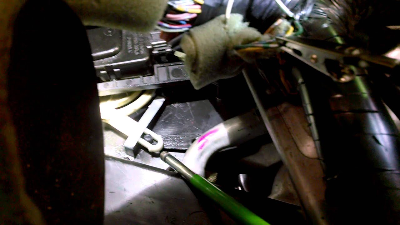 Ремонт двери Nissan Titan Blend 2006 года