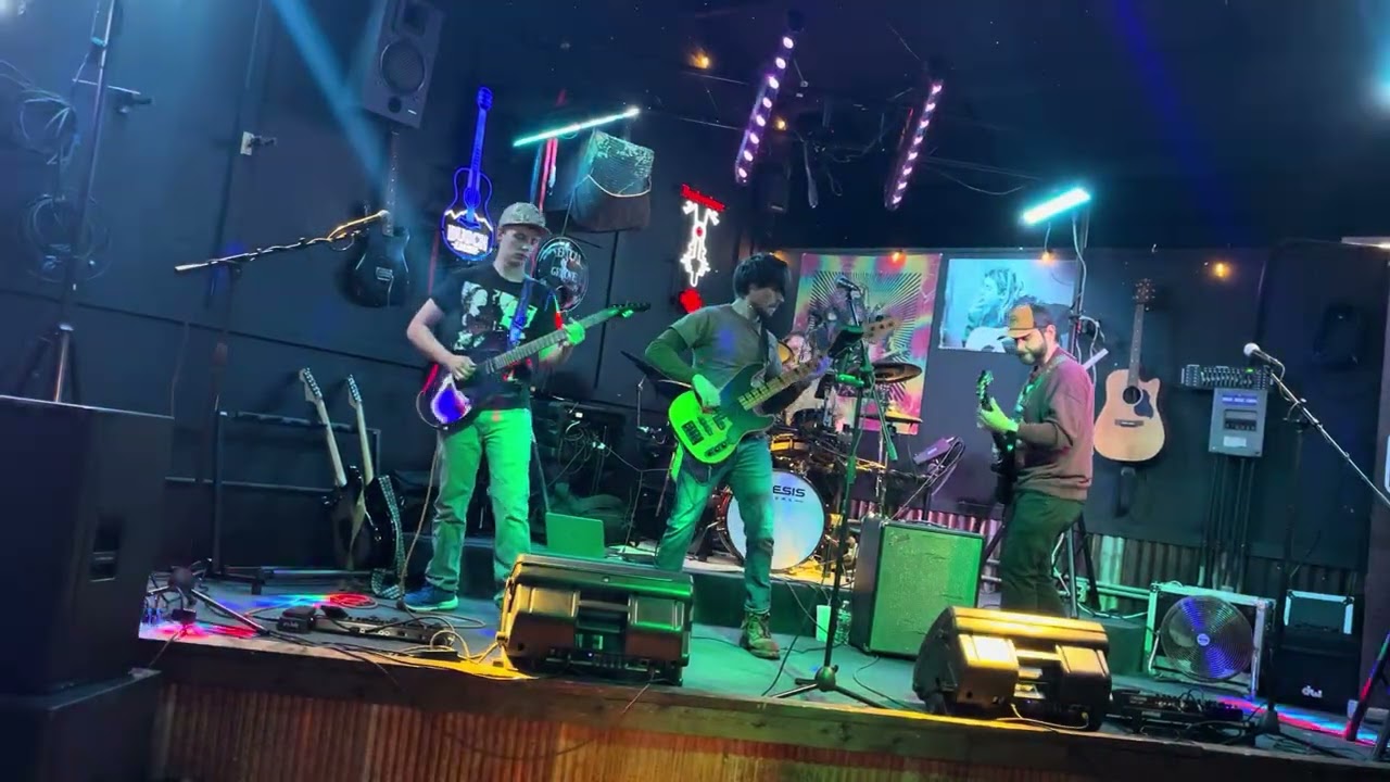Dreadful Day - Welcome to the Jungle (Guns N’ Roses) Live @ 22 Lounge Bar and Grill