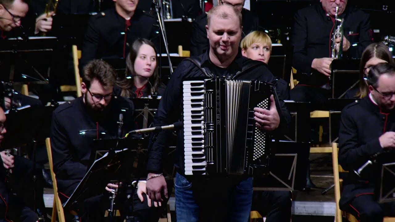 Prekmurska godba Bakovci in Tadej Žižek - Kam le čas beži