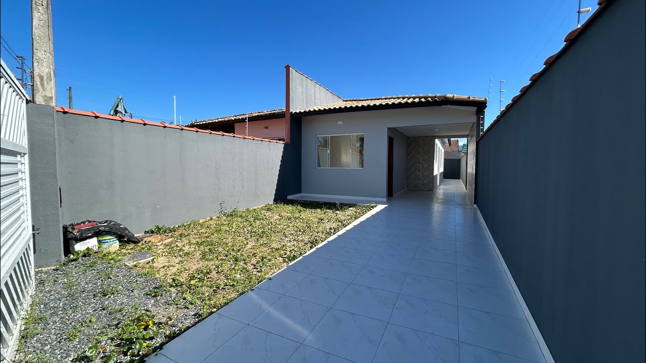 Residência zero km novinha aceita financiamento bancário na praia de Peruíbe 