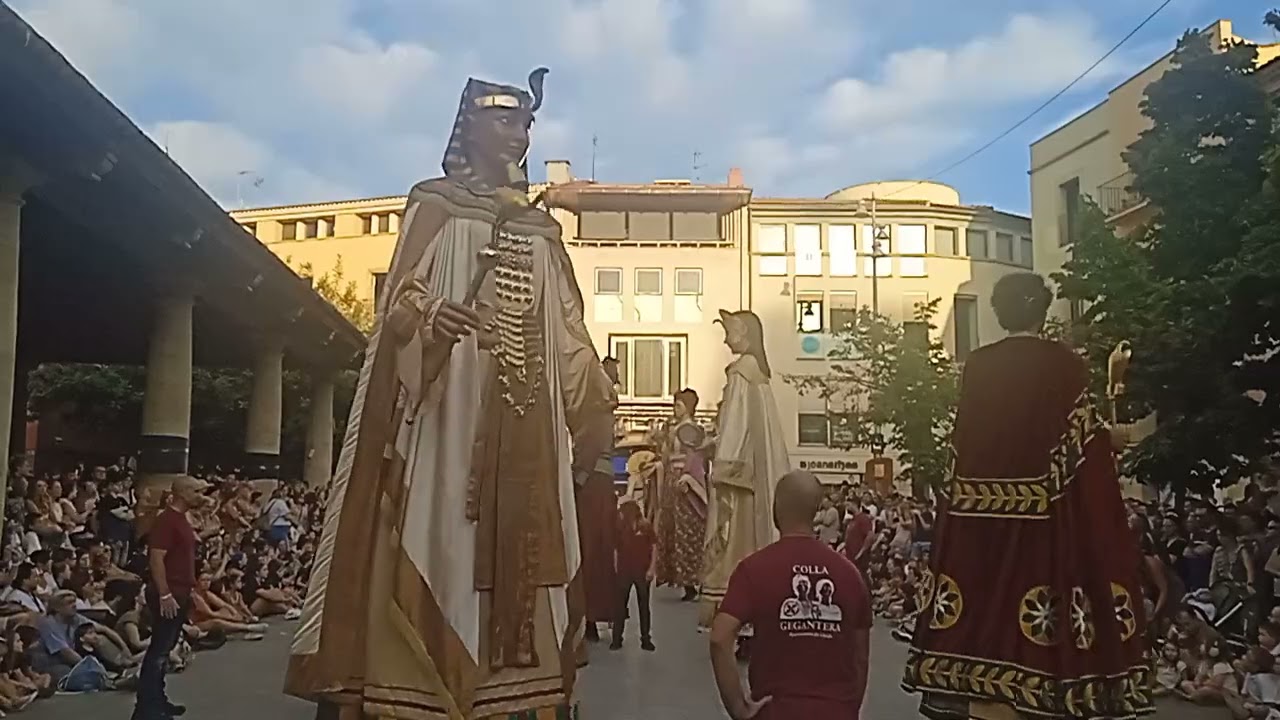 gegants de Lleida a la Festa Major de blancs y blaus per la Convidada de gegants Granollers 2025