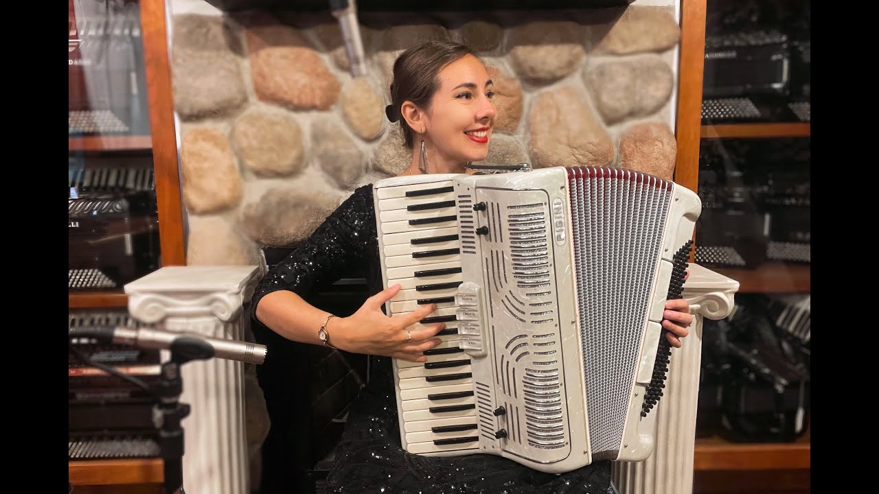 6373 - Ivory Pigini Piano Accordion LMM 41 120 $999