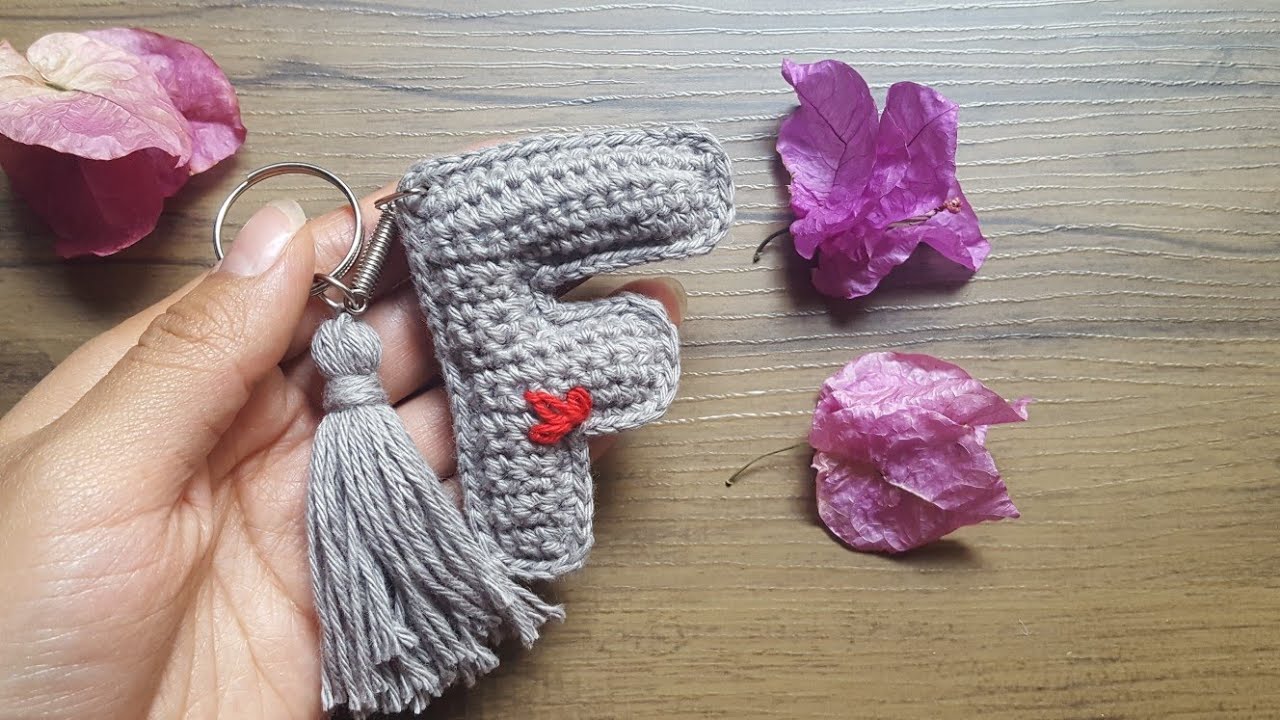Letra (F)💥 llavero tejido a Crochet💥 DÍA DE LA MADRE 💖regalo ideal 👍🫰