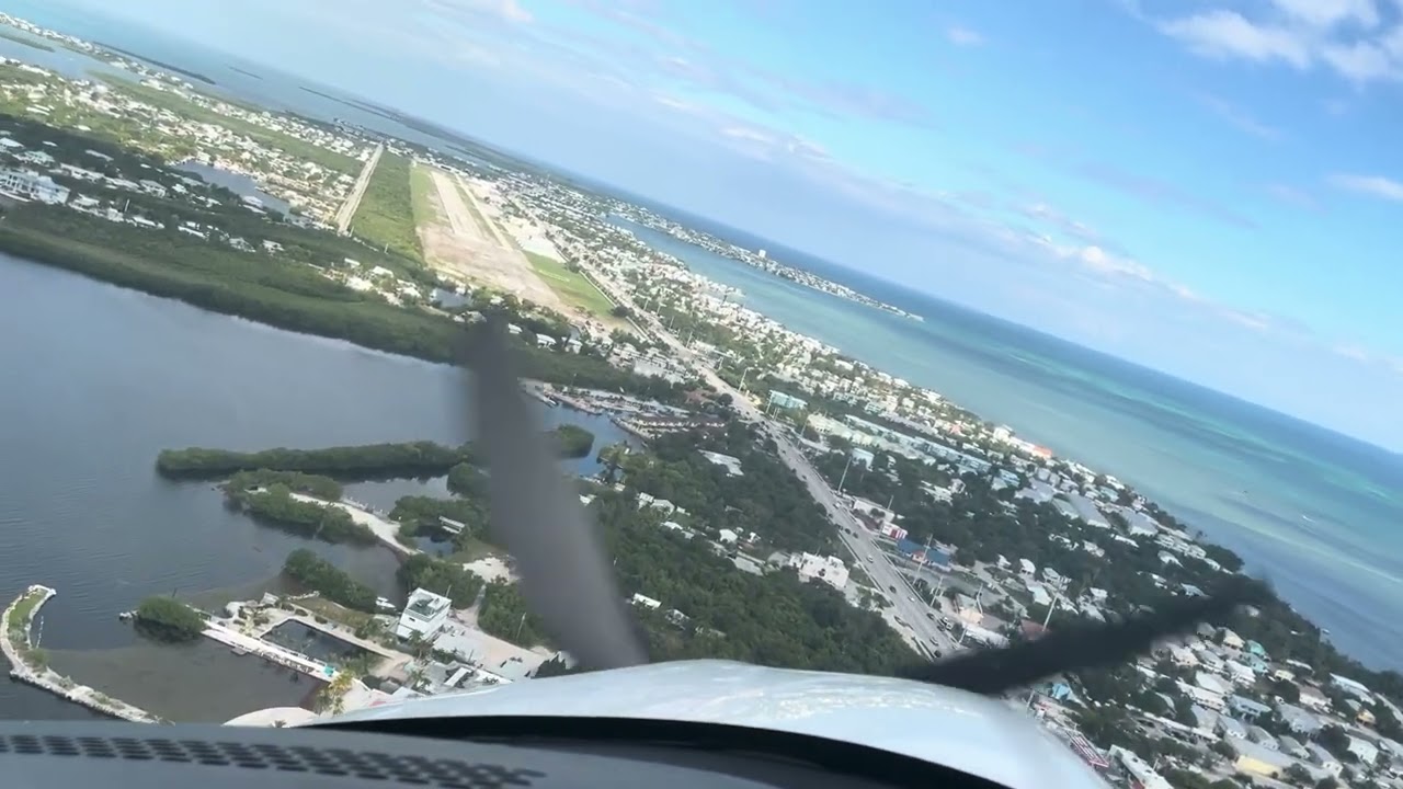 Beautiful approach and landing on Marathon Key, FL (Cirrus SR20)