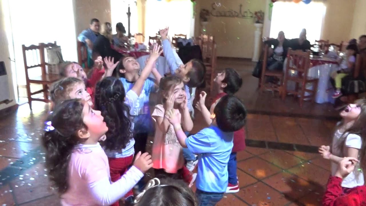 Salón Evaristo´s; Cumple 4 de Elias: Bailando con luces y burbujas