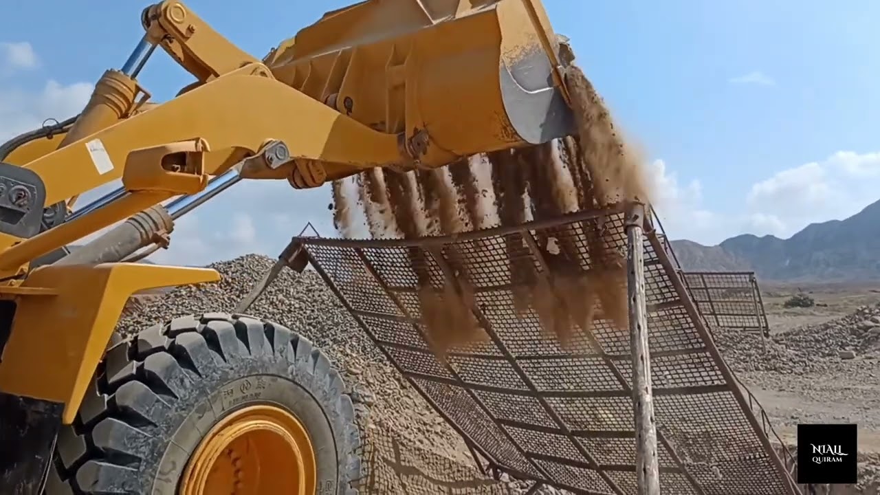 Cargador Frontal Komatsu WA 380 extrae materiales en Cantera