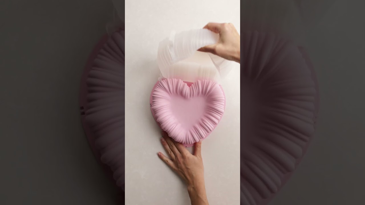 I create unique silicone molds for pastry chefs &mdash; and ship them worldwide 🌍✨