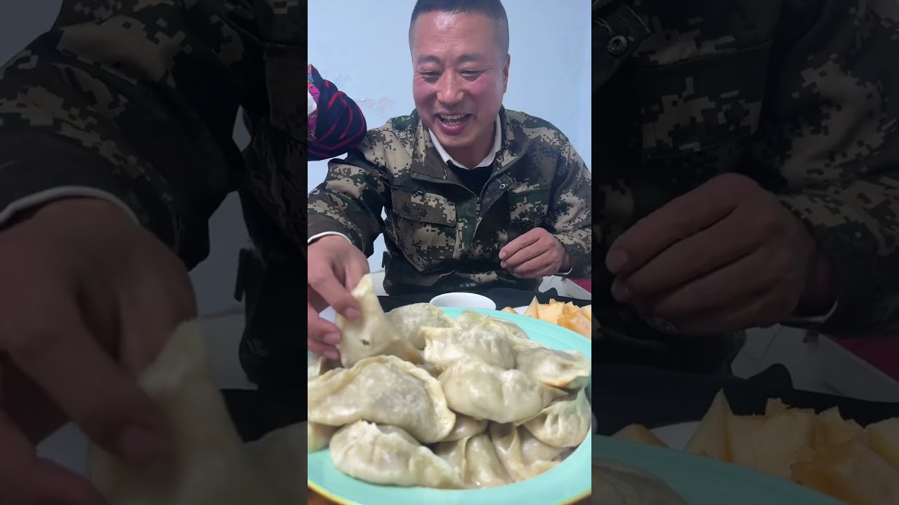 宝玉小狗不想养了，小明子帮着处理，请小明子吃饭。#新农人计划2023 #东北农村生活 #三农 #乡村新农人 #记录真实生活