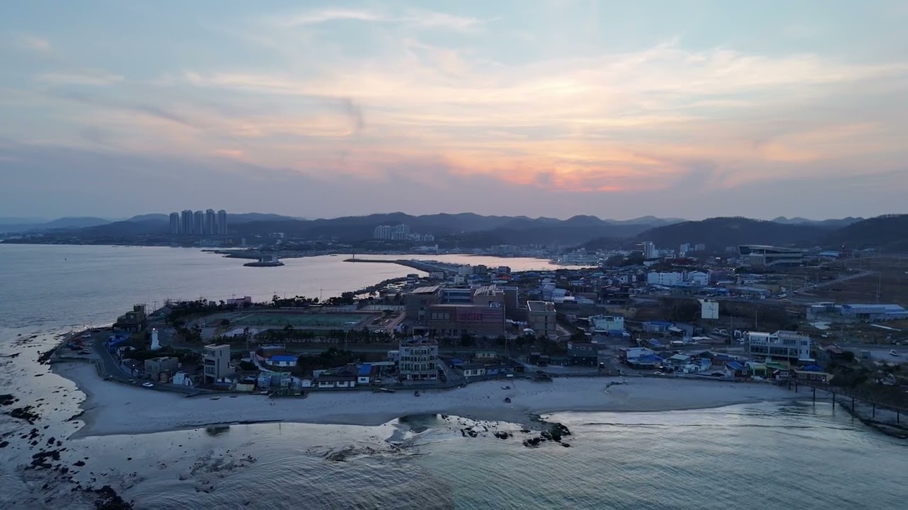 바다 위를 천천히 날다 | 1시간 드론 비행과 잔잔한 노래 · 잠오는 영상 (구룡포 001)#잠오는영상  #드론영상 #구룡포 #바다드론#1시간  #멍때리기 #위로 #조용한노래
