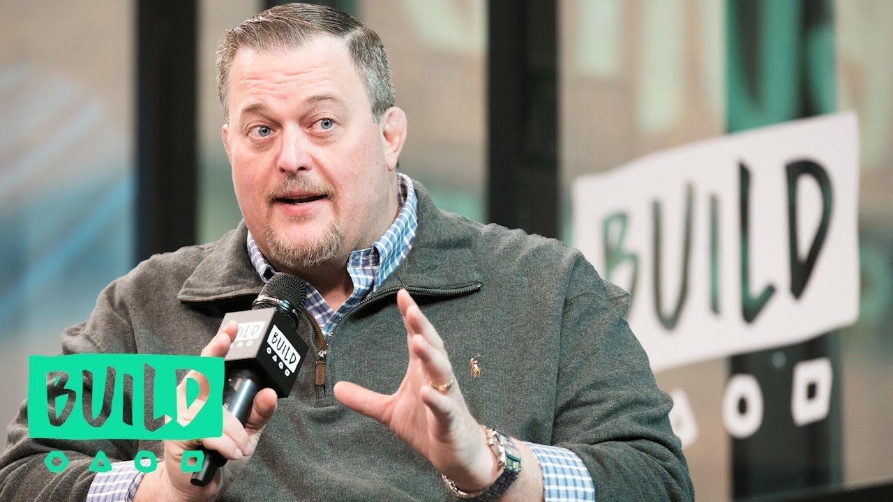 Billy Gardell Talks About Working With Melissa McCarthy