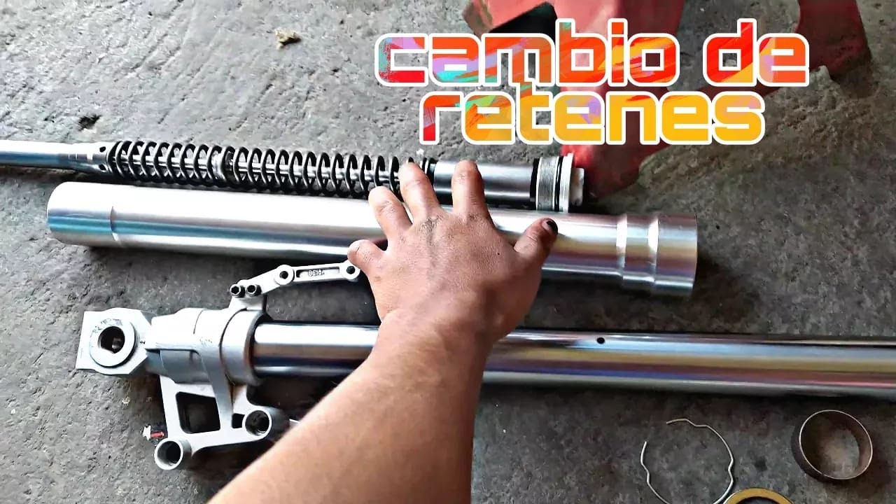 //cambio de retenes suspensión delantera// (BENELLI TNT250)
