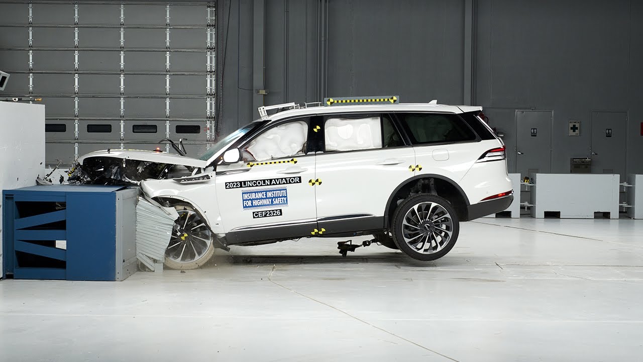 2023 Lincoln Aviator updated moderate overlap IIHS crash test