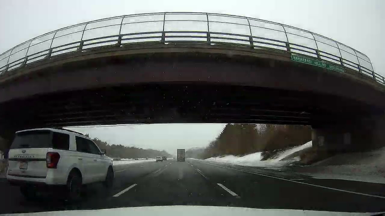 Snow drive leaving Kittery, Maine and driving along I-95 South into New Hampshire