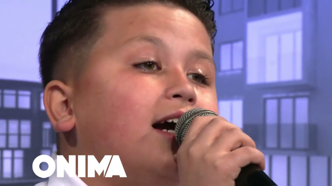 A keni ndegjuar femije duke kenduar ilahi me mire- Ensari 11 vjeqar me zerin kristal ju rrenqeth